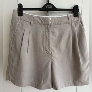 Aritzia 100% linen mid-thigh shorts